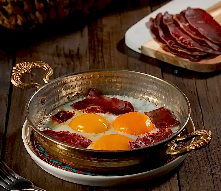 Pastırmalı Yumurta Tarifi - Geleneksel Lezzet